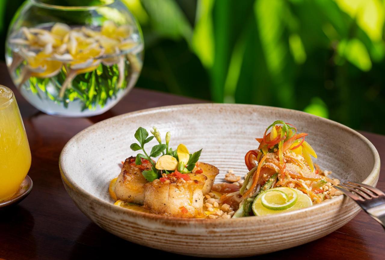 Shintana Saya La Maison Сиемрип Экстерьер фото A plate of food