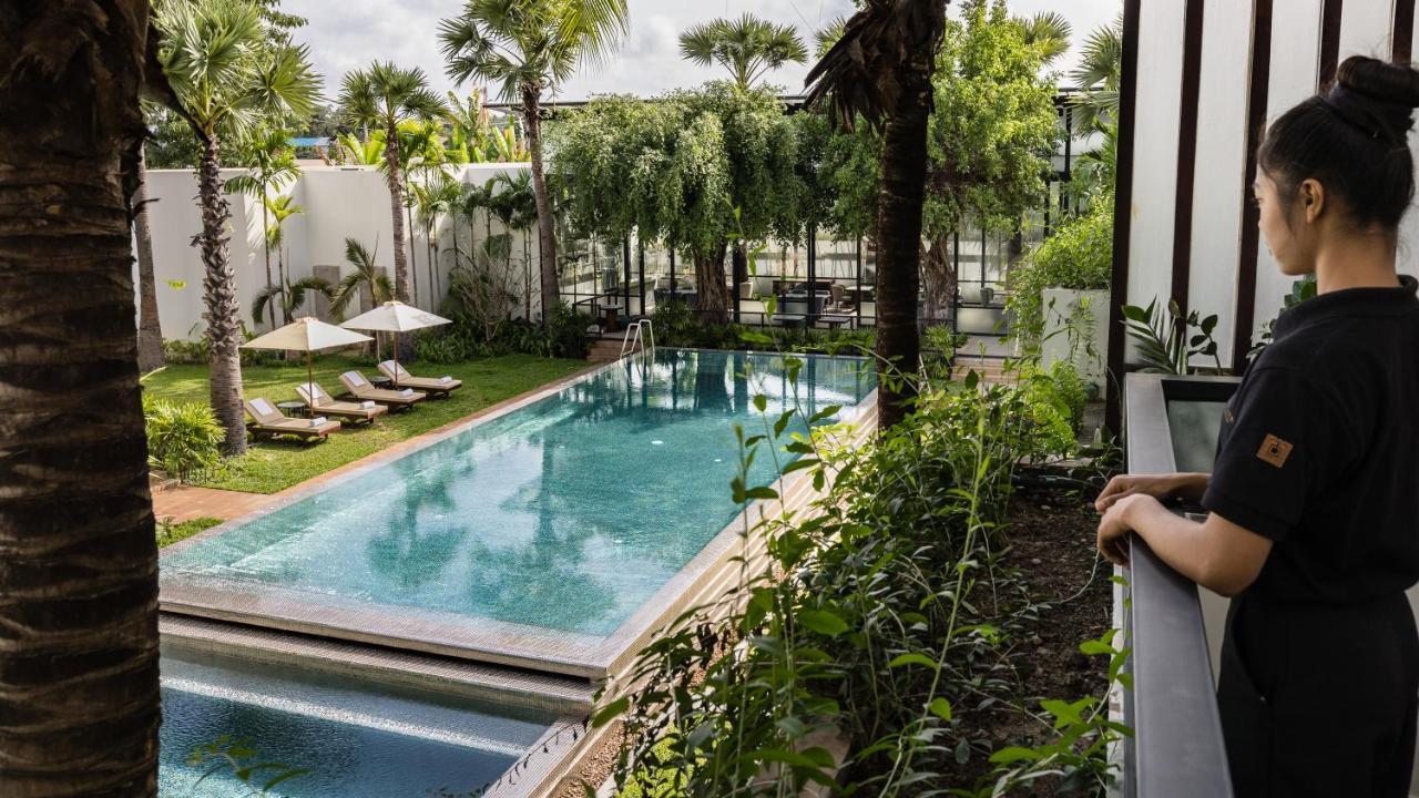 Shintana Saya La Maison Сиемрип Экстерьер фото The hotel's swimming pool