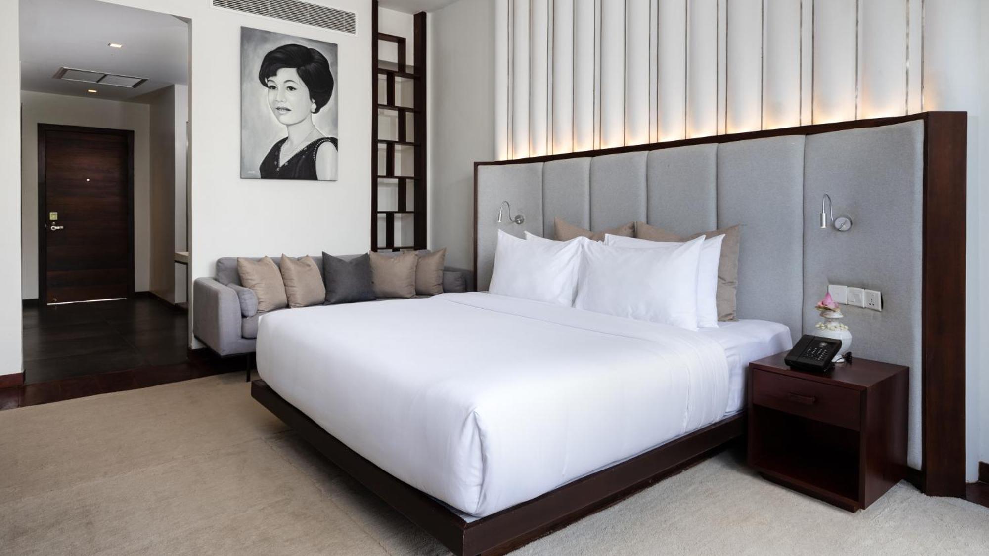 Shintana Saya La Maison Сиемрип Экстерьер фото A room at The Standard Bangkok Sukhumvit