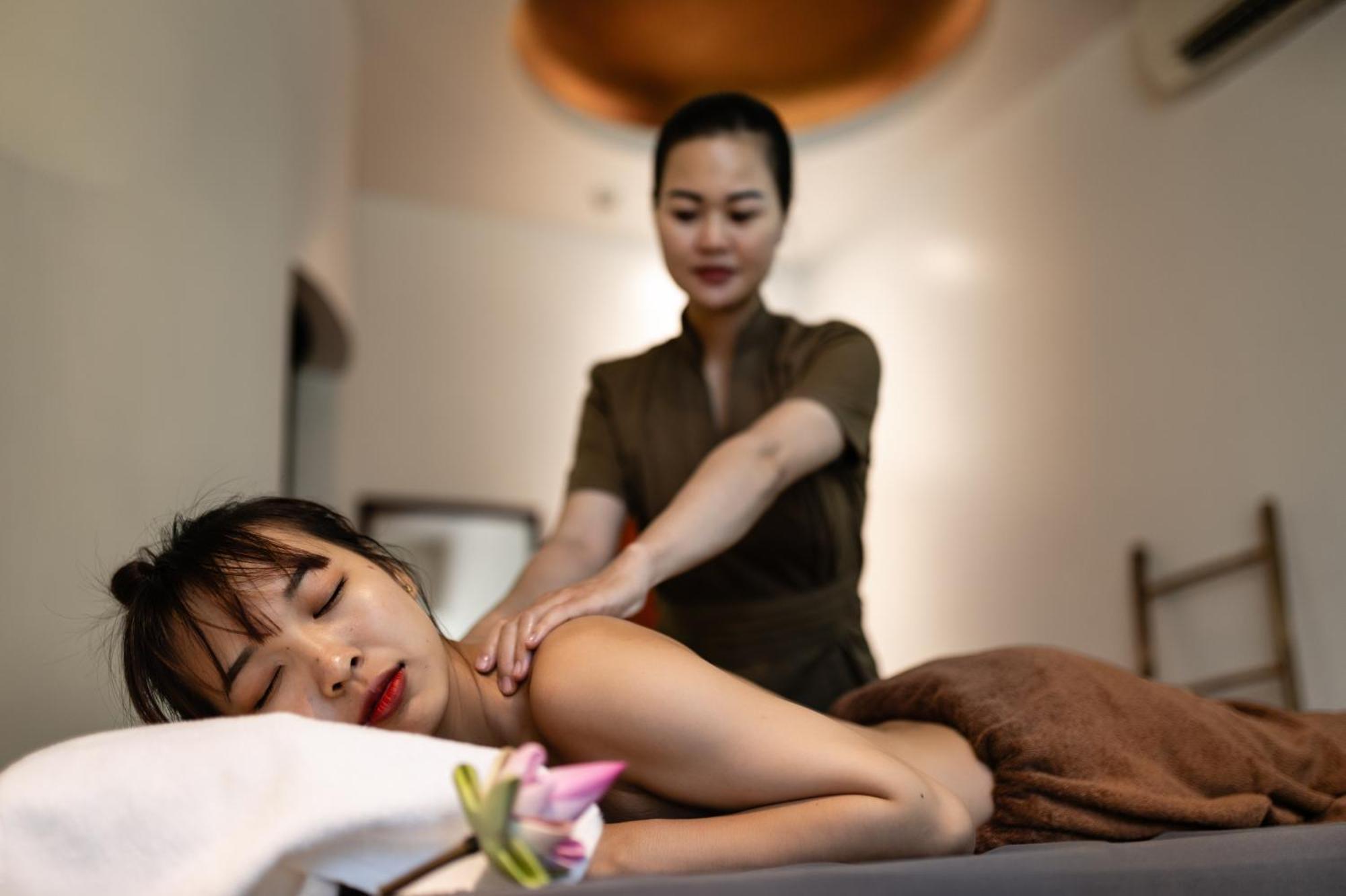 Shintana Saya La Maison Сиемрип Экстерьер фото Thai massage